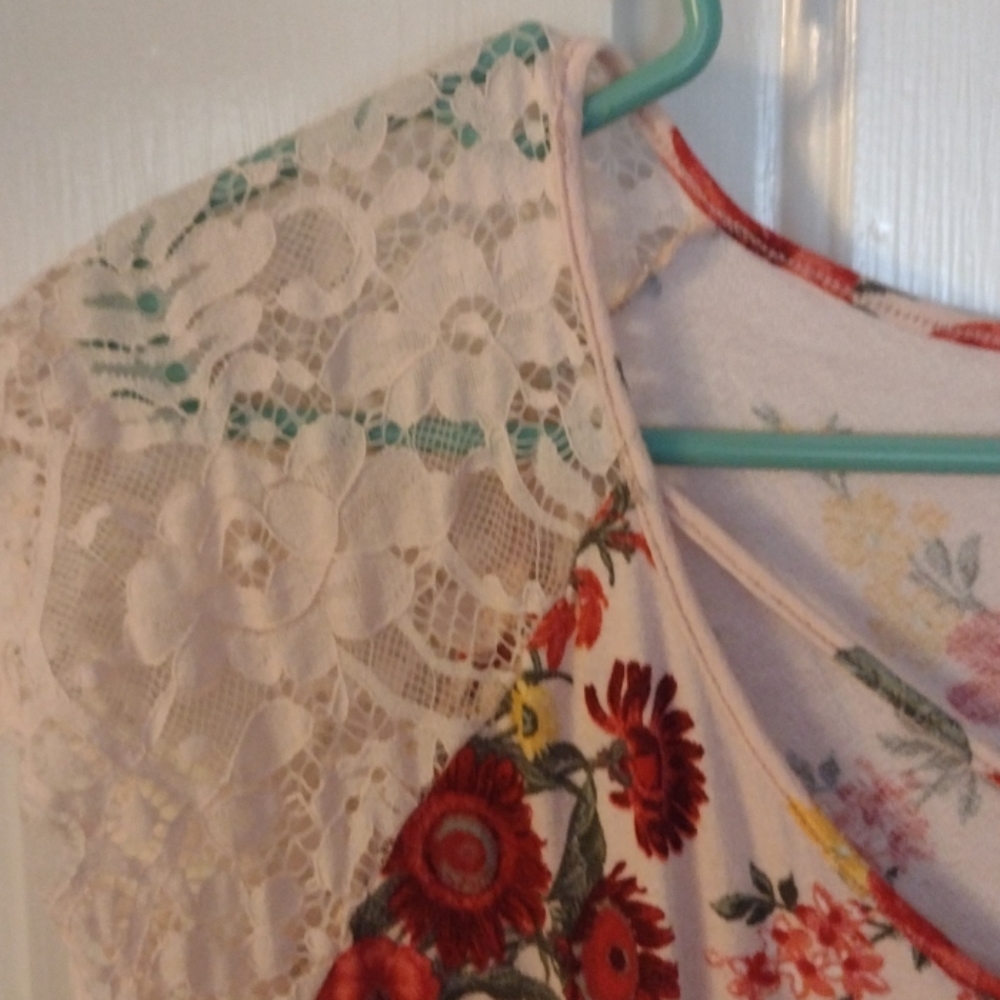 Pink flower shirt - Picture 3 of 6